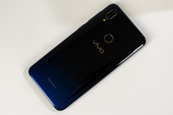 Обзор Vivo V11 и Vivo V11i — доступные инновации — Внешний вид. 6