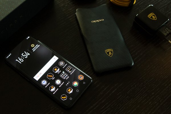 В Москве показали OPPO Find X Lamborghini Edition