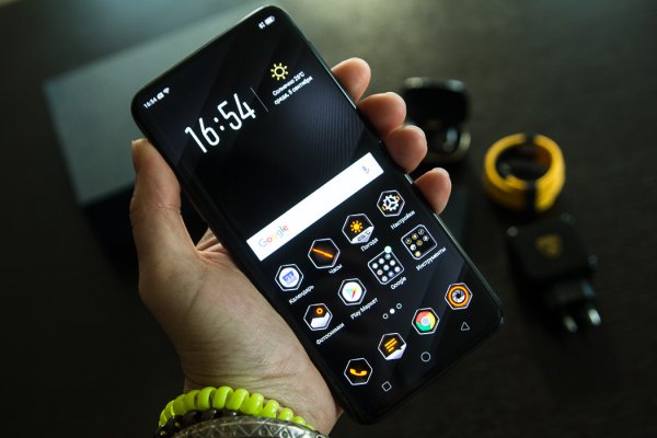 В Москве показали OPPO Find X Lamborghini Edition