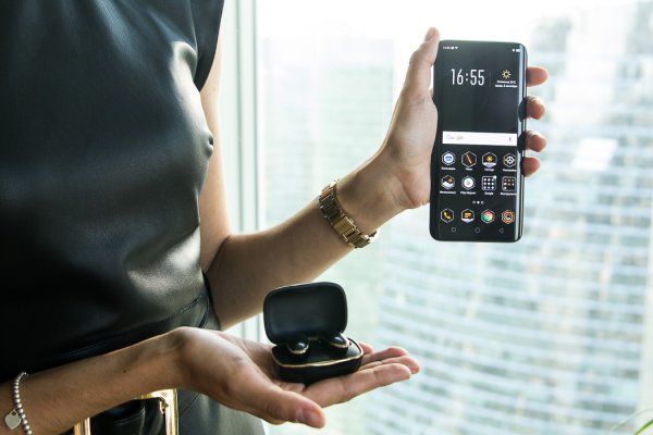 В Москве показали OPPO Find X Lamborghini Edition