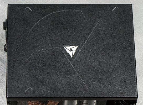 Обзор игрового БП ThunderX3 Plexus 1000 — Внешний вид, платформа. 2