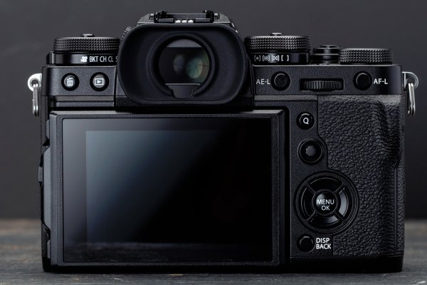 FUJIFILM представила новую беззеркальную камеру X-T3