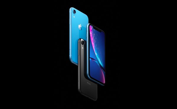 Apple показала первые iPhone с двумя SIM-картами