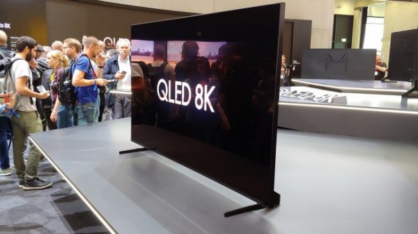 8K-телевизор Samsung стоит почти 1 млн рублей