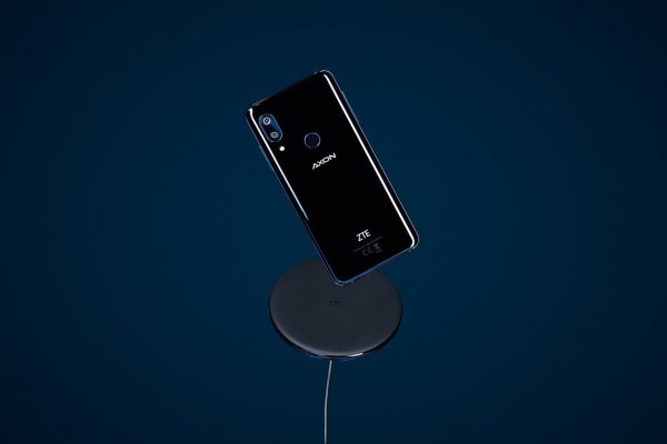 Начались российские продажи флагмана ZTE Axon 9 Pro