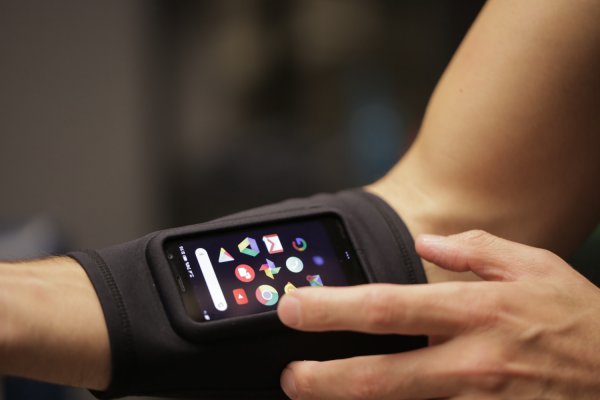 Palm вернулся с крошечным смартфоном на полноценном Android