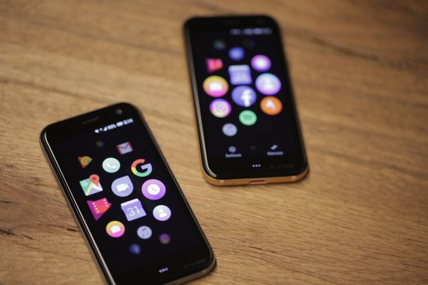 Palm вернулся с крошечным смартфоном на полноценном Android