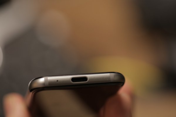 Palm вернулся с крошечным смартфоном на полноценном Android