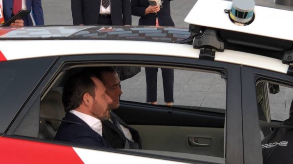 Яндекс прокатил Медведева на новом беспилотном такси