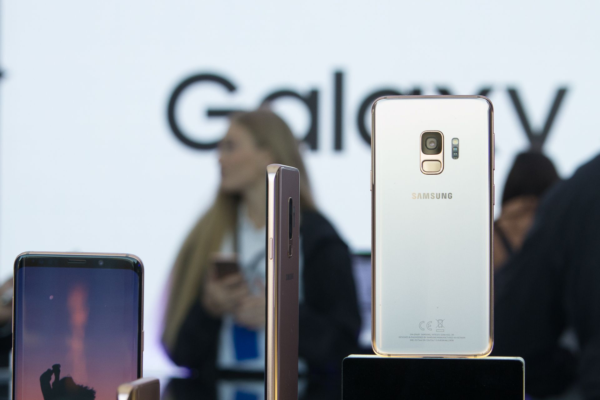 Владельцы смартфонов Galaxy получили странное сообщение от Samsung