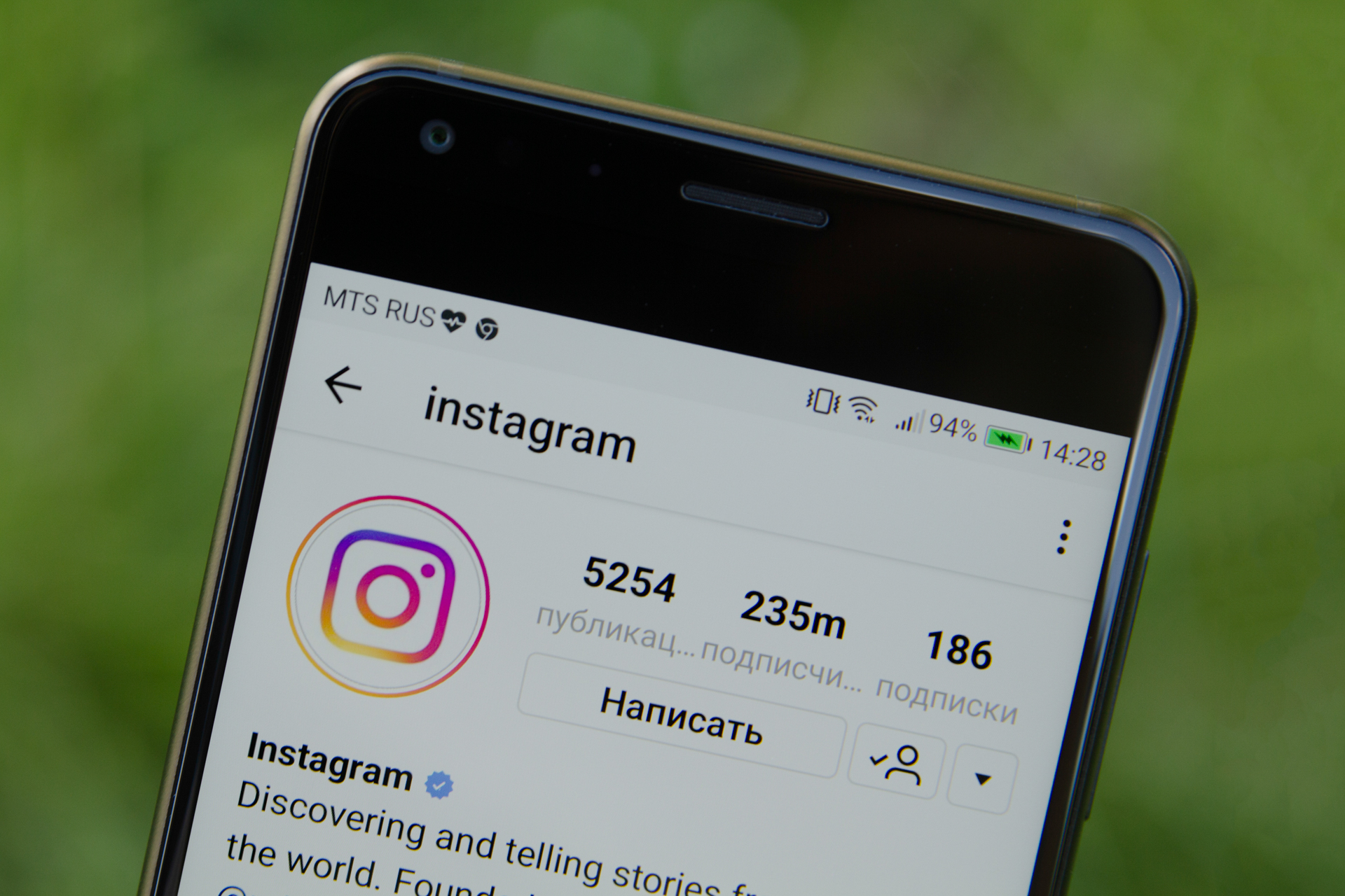 Instagram теперь отображает Stories в 2 ряда. Пока доступно не у всех