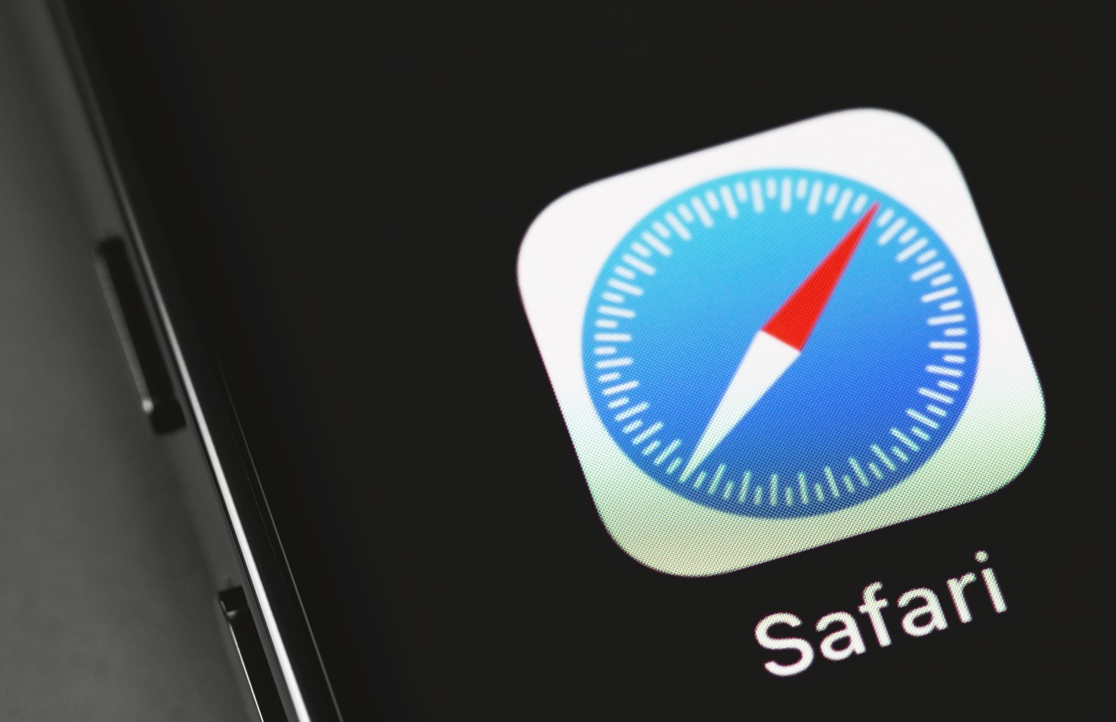 Слова из трёх букв ломают браузер Safari на iPhone