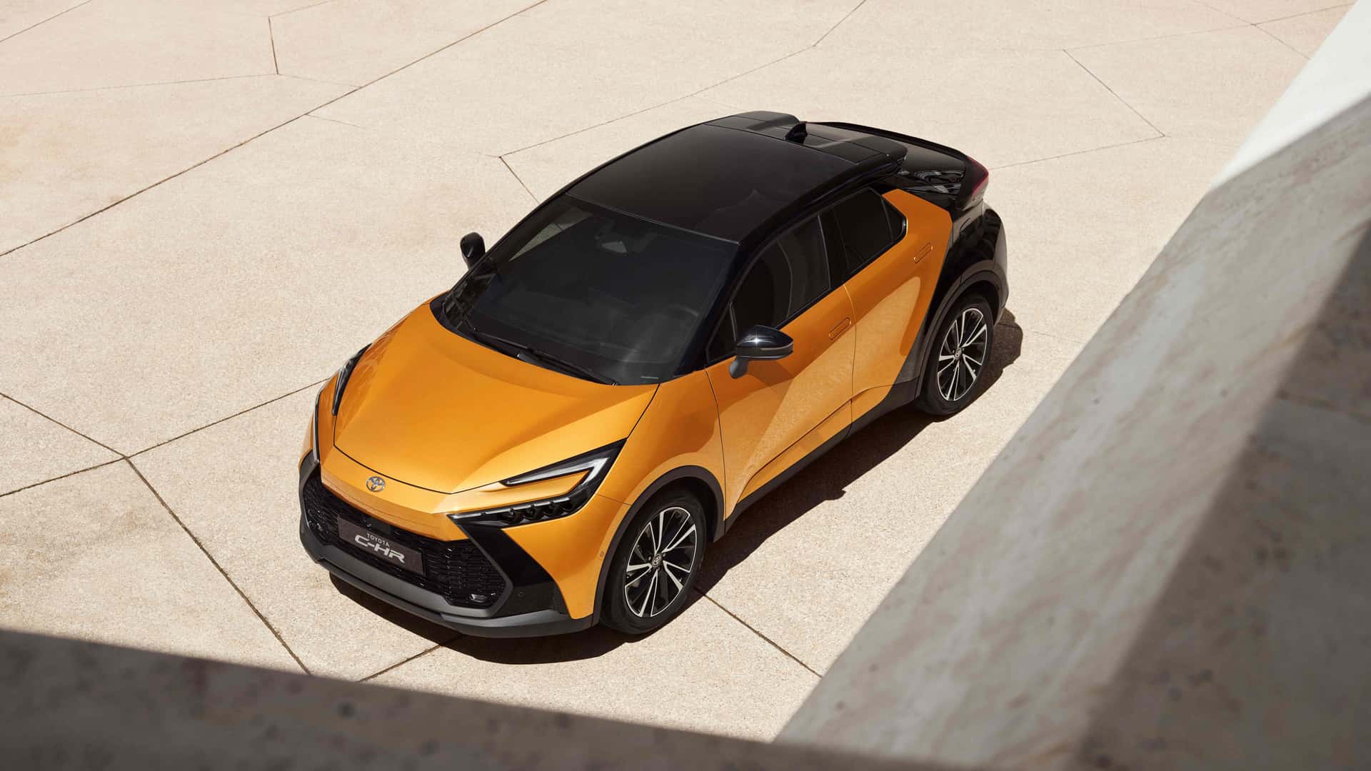 Представлена новая Toyota C-HR 2024: машина изменилась снаружи и внутри