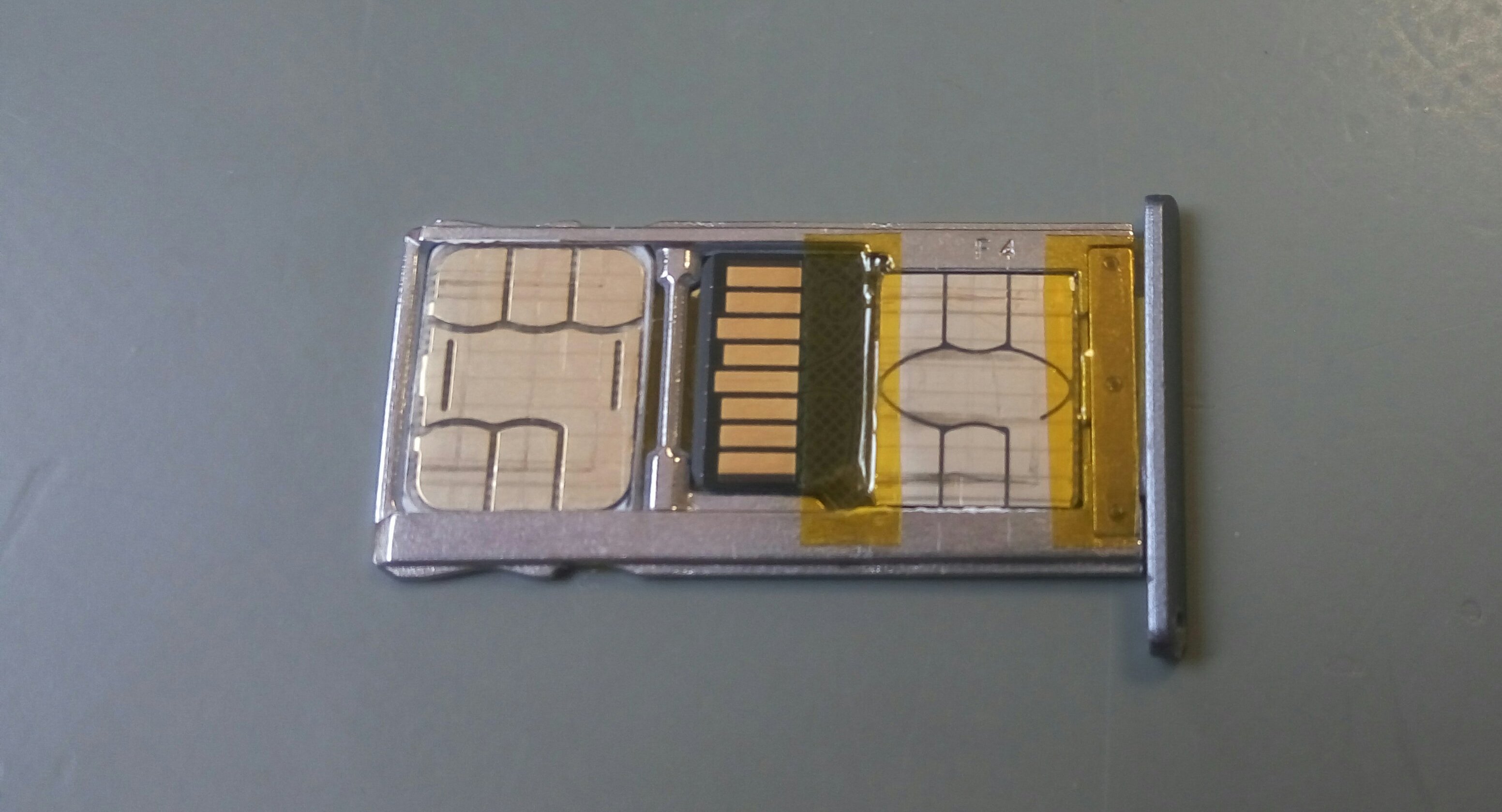 Как засунуть SIM и microSD в один лоток. Идеальное решение, но  производителям не понравилось