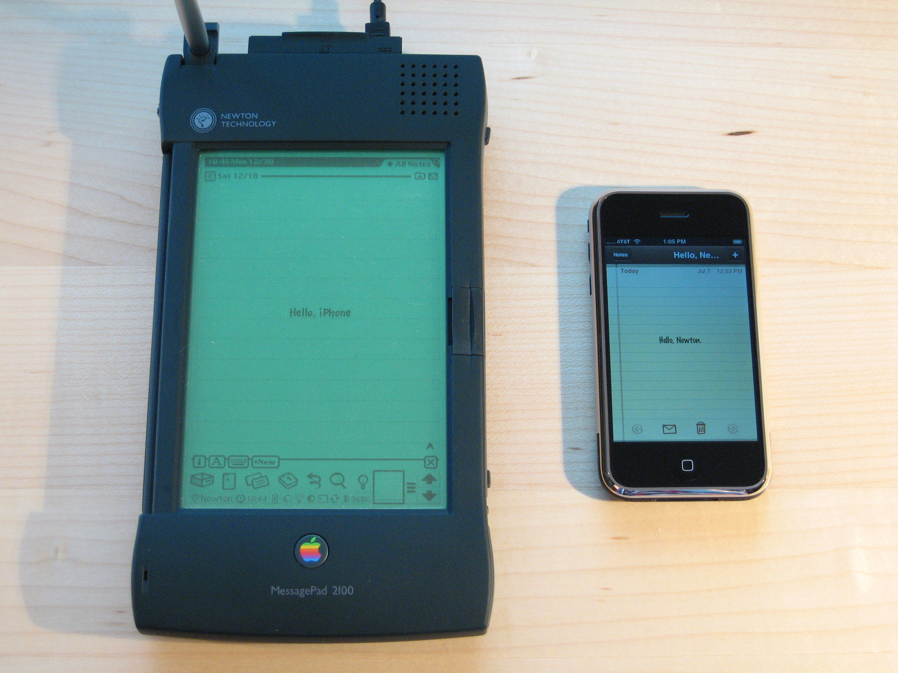 Видео-сравнение быстроты ввода в iPhone 6 и Apple Newton