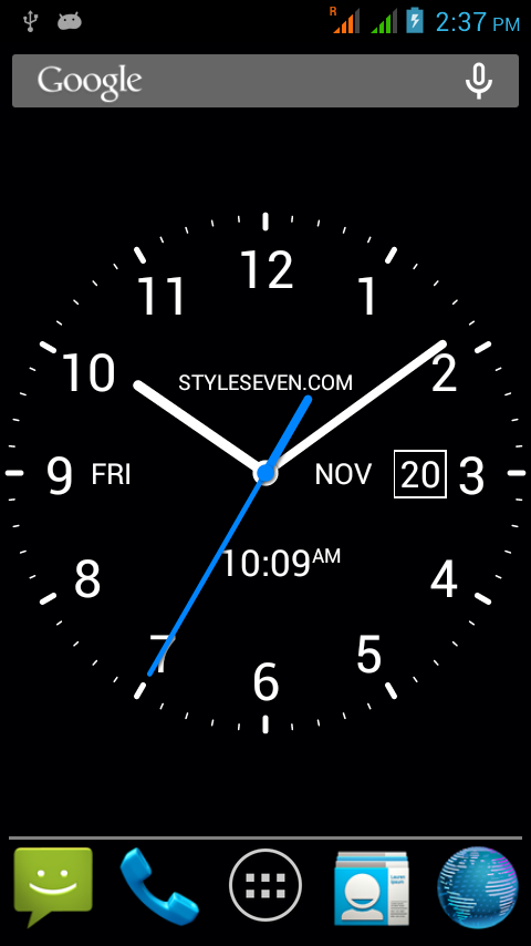 Классические аналоговые часы, указывая на 5 часов, изолированных на белом фоне