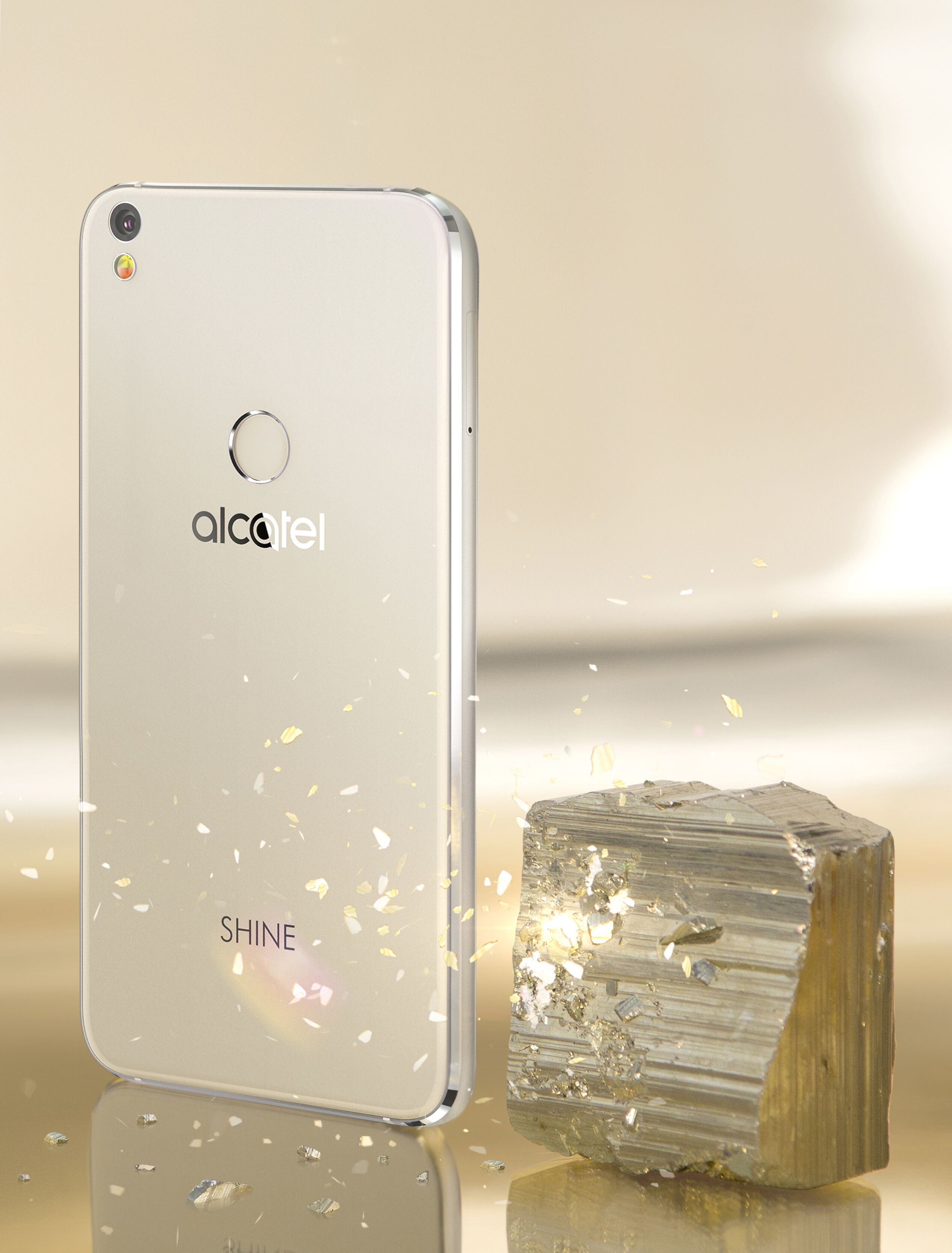 Новый Alcatel Shine Lite появился в России