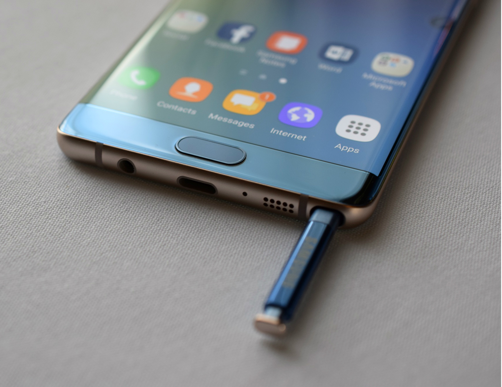 Причиной взрывов Galaxy Note 7 были аккумуляторы