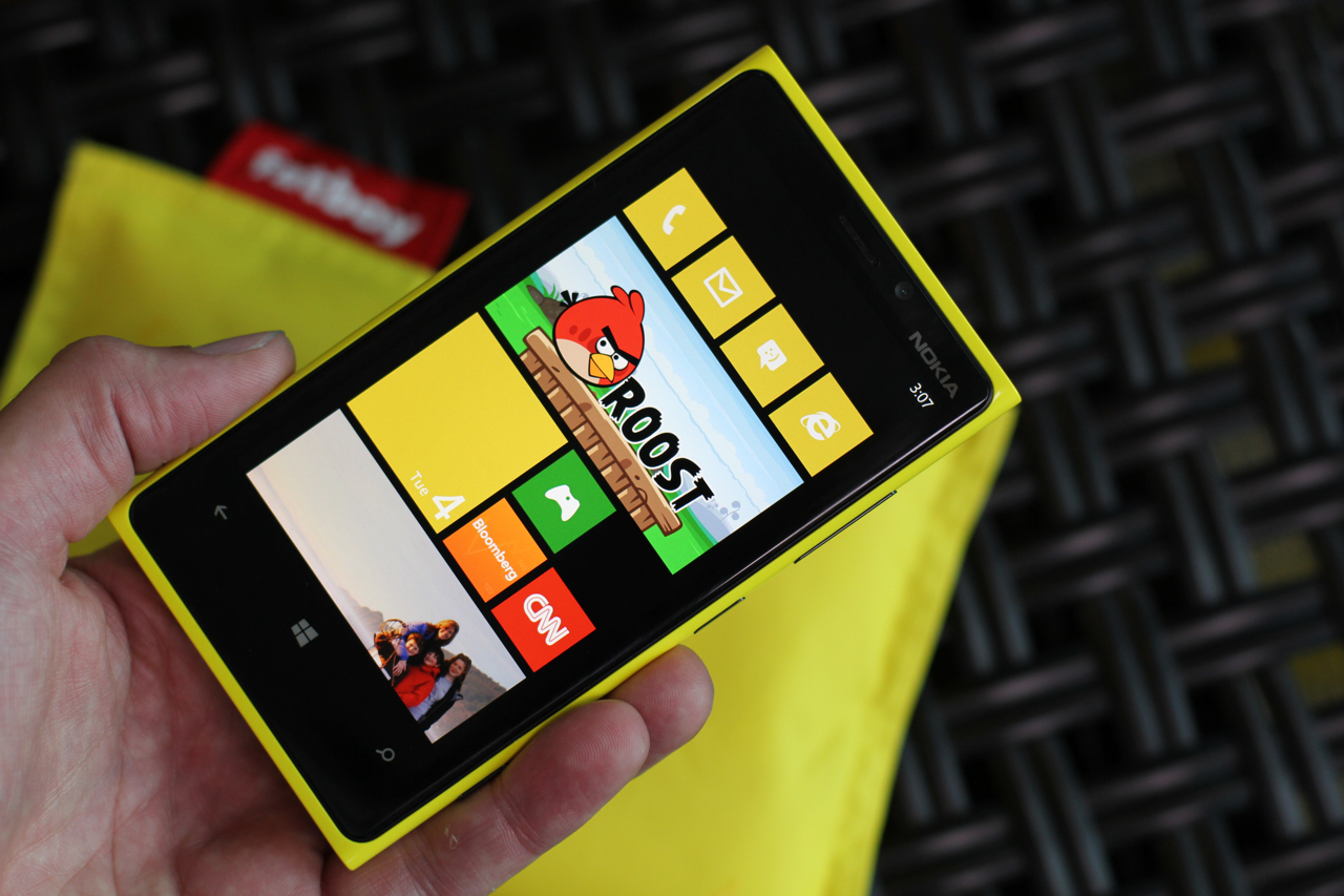 Nokia за 20 дней продала 2,5 млн Lumia 920