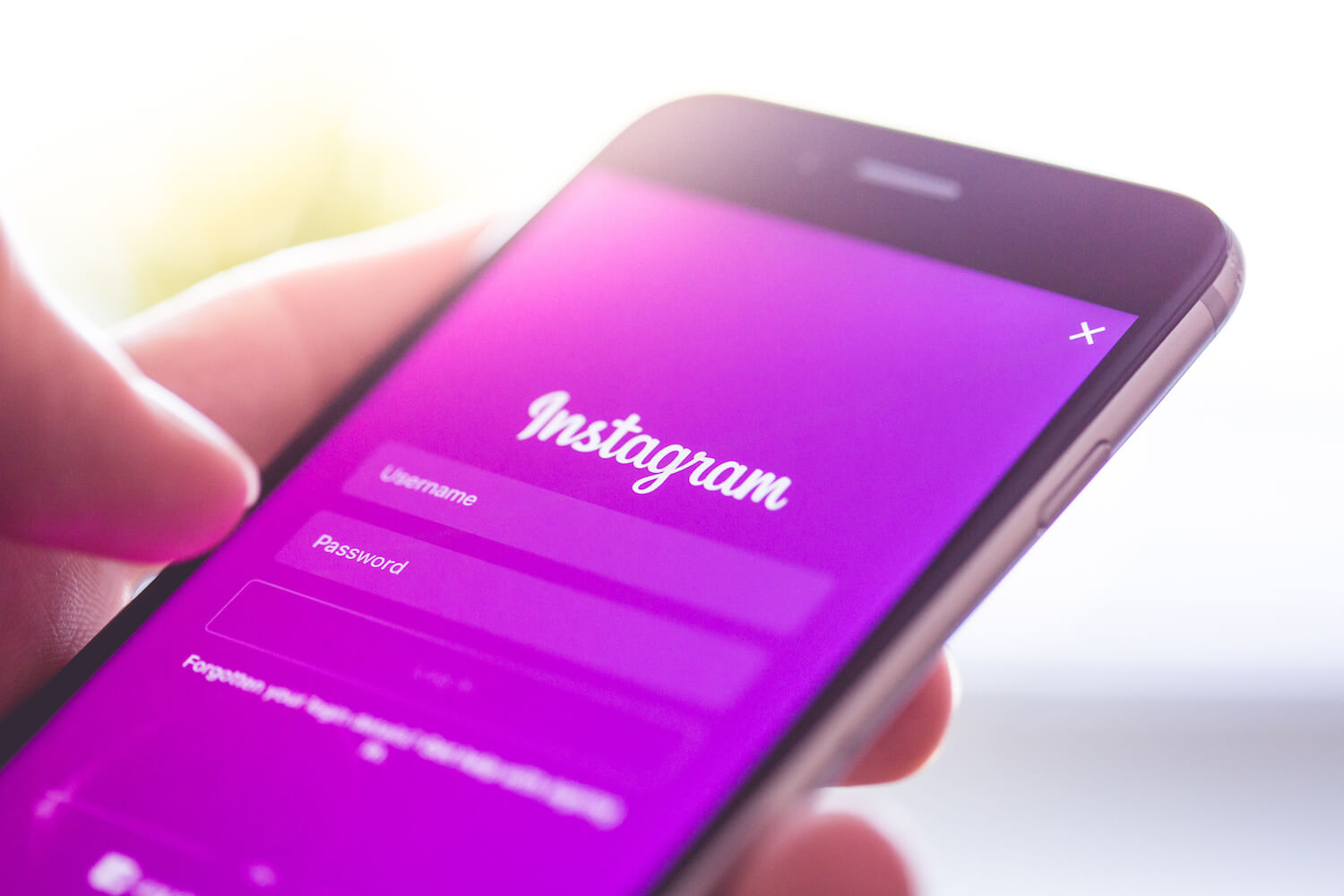 Хакеры продают украденные из Instagram номера знаменитостей