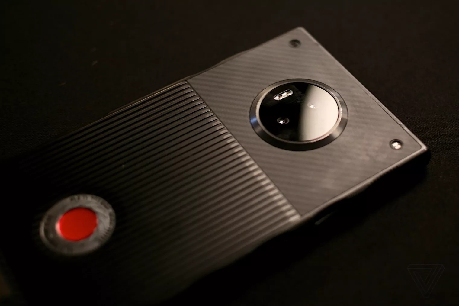 Журналистов впечатлил голографический смартфон RED Hydrogen One